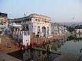 P1060523- Ghats (marches pour atteindre le lac sacre) de Pushkar